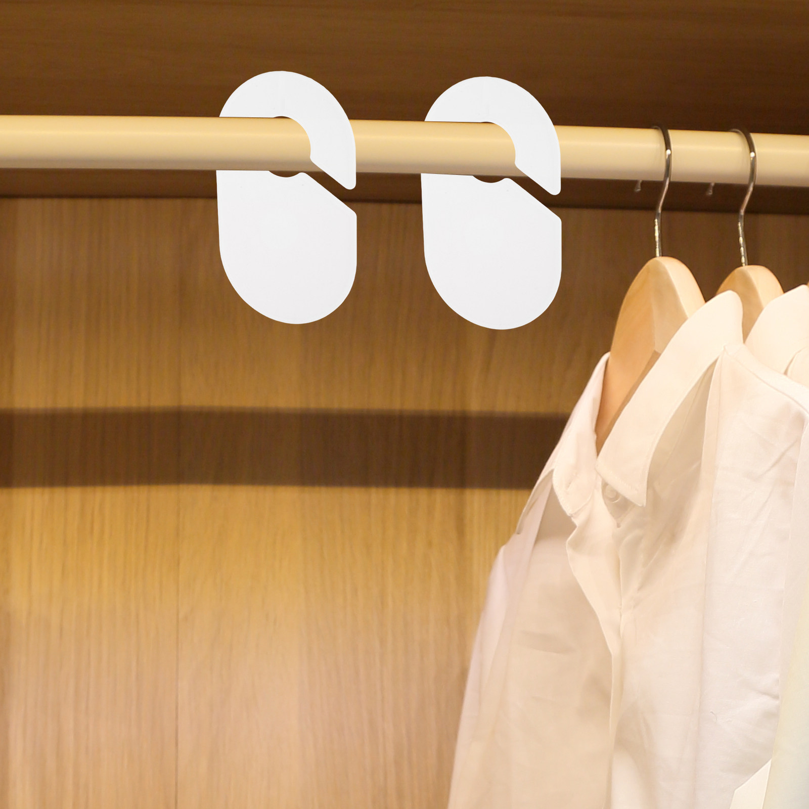 Baby Clothing Hanger Dividers - 10個入り プラスチック製衣類ラック仕切り ハンガーセパレーター ワードローブ整理用 書き込み可能なタグ付き 簡単設置