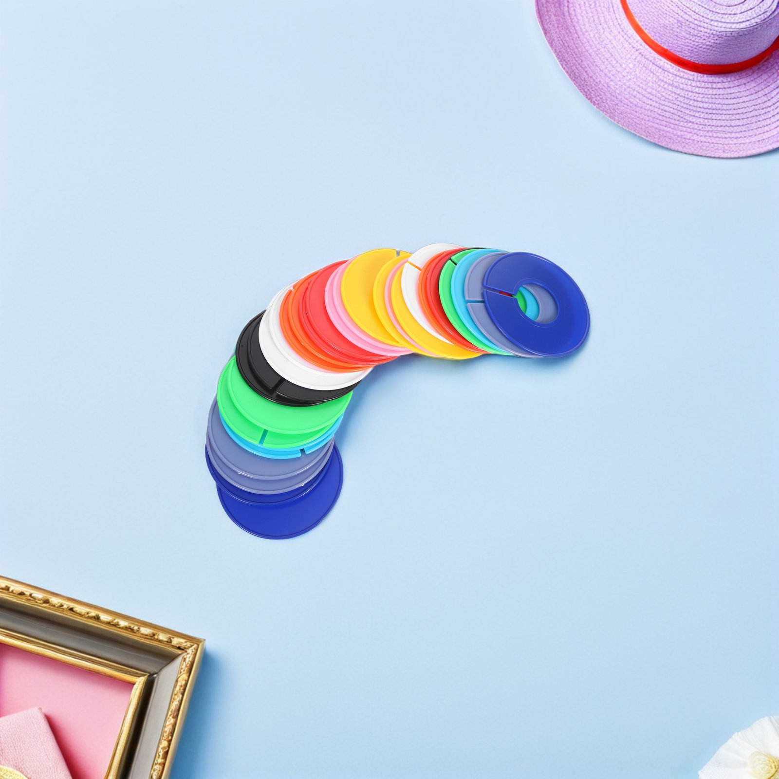 30個入り 丸型衣類仕分けリング プラスチックハンガータグ  - Baby Clothing Hanger Dividers のレビューと価格