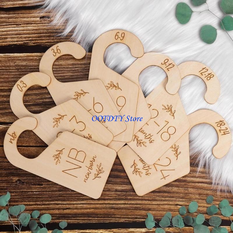 367A 幼児用洋服ハンガー サイズマーカー付き 木製クロー - Baby Clothing Hanger Dividers のレビューと価格